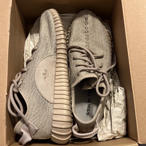 Yeezys tan sneakers - Picture 2 of 4